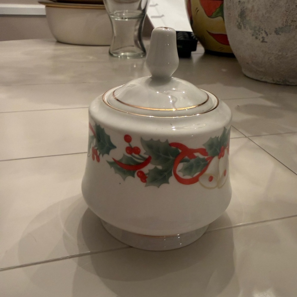 Sango Ceramic Lid with Festive Ribbon and Holly.